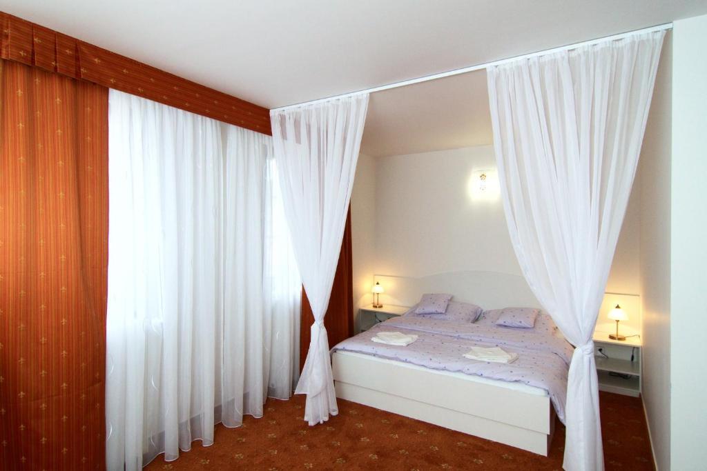 Hotel Pod Sluncem Třebíz Ruang foto